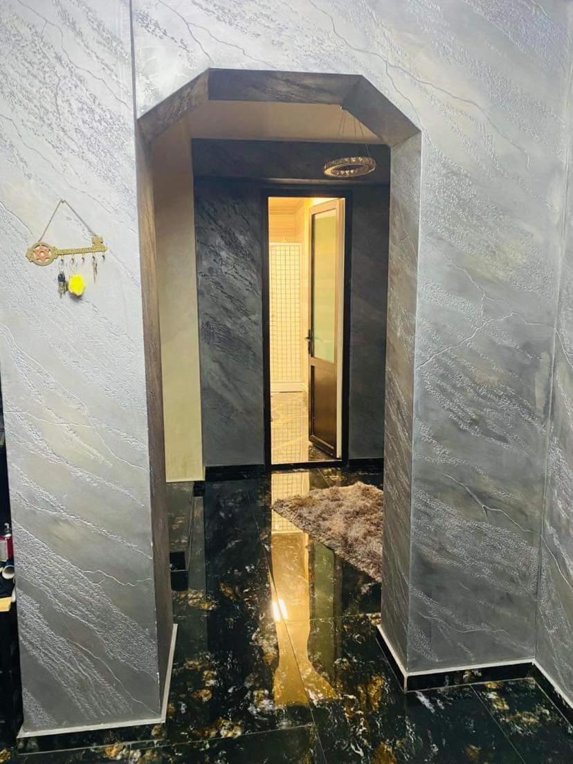 Lovely 1 Bedroom Flat In A 2 Ground Floor House Craiova Dış mekan fotoğraf